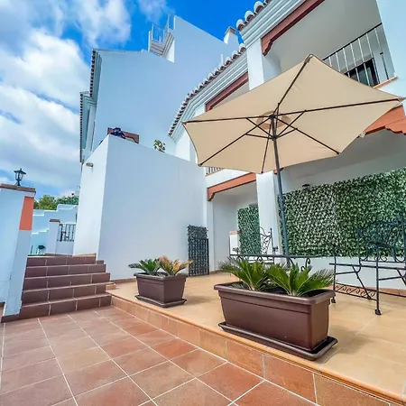 Cd-1957 Modern 2 Bed With Pool Apartment *
